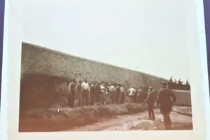 Το υπουργείο Πολιτισμού παρουσίασε τις φωτογραφίες-ντοκουμέντα της εκτέλεσης των 200 στην Καισαριανή