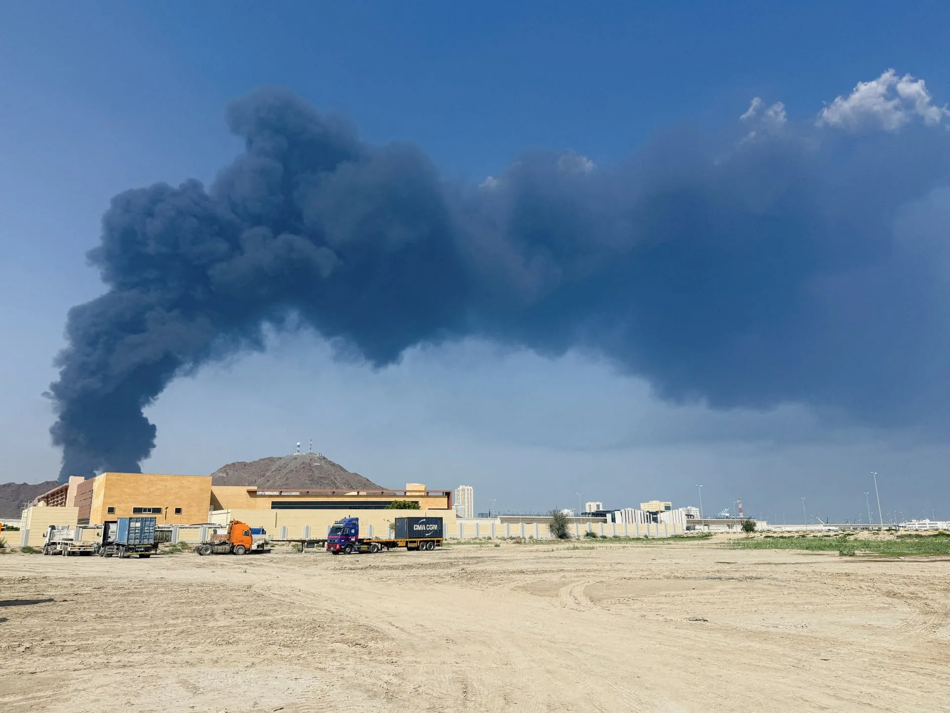 ΗΑΕ: Φωτιά στις πετρελαϊκές εγκαταστάσεις της Φουτζάιρα μετά από επίθεση με drone