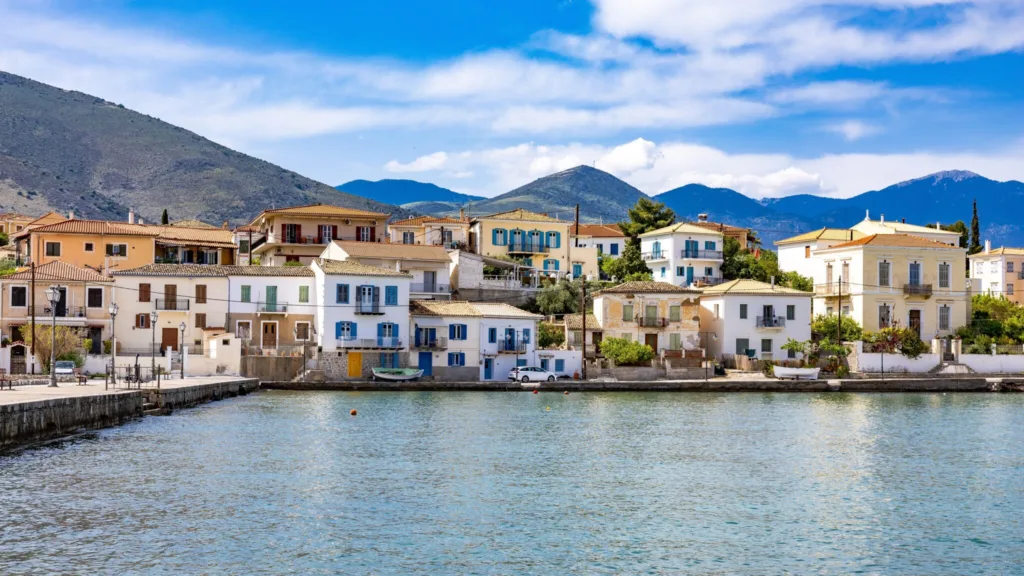 Το Πάσχα πλησιάζει: Απόδραση σε Καρπενήσι, Ναύπακτο και Γαλαξίδι