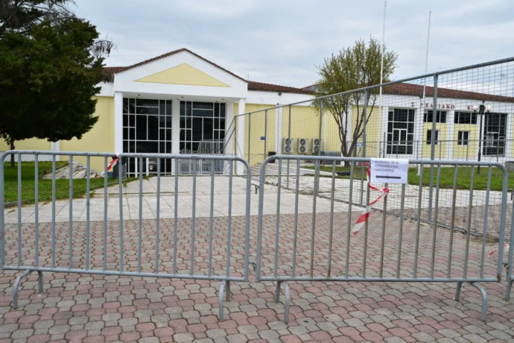 Ξεκινά η δίκη για τα Τέμπη στην Λάρισα: Η ώρα της Δικαιοσύνης για την εθνική τραγωδία, άνοιξαν οι πόρτες για τους συγγενείς ΝΕΟΤΕΡΑ