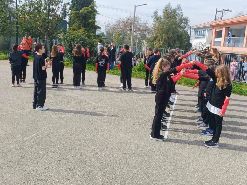 Ηχηρό μήνυμα κατά της σχολικής βίας από το 44ο Δημοτικό Σχολείο Πατρών Ηχηρό μήνυμα κατά της σχολικής βίας από το 44ο Δημοτικό Σχολείο Πατρών