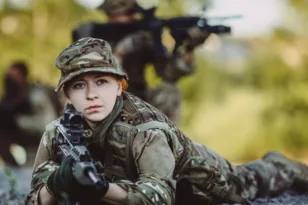 Το Γενικό Επιτελείο Στρατού «καλεί» τις Ελληνίδες στις Ένοπλες Δυνάμεις ΒΙΝΤΕΟ