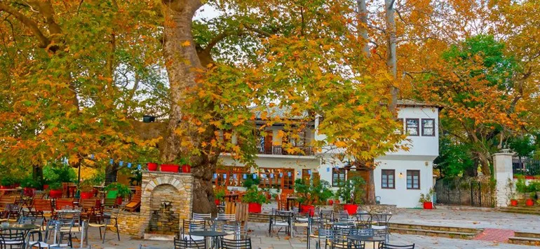 Πάσχα στην Ελλάδα: Έξι προορισμοί για ανοιξιάτικες αποδράσεις