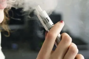 Η Ελλάδα γίνεται παράδειγμα για την Ισπανία στους ελέγχους των ηλεκτρονικών τσιγάρων