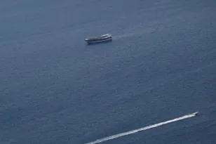 Ελληνικών συμφερόντων το τάνκερ που τυλίχθηκε στις φλόγες στα Στενά του Ορμούζ