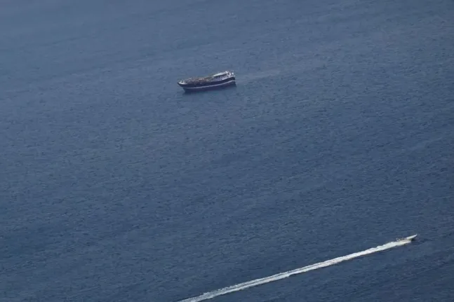 Ελληνικών συμφερόντων το τάνκερ που τυλίχθηκε στις φλόγες στα Στενά του Ορμούζ