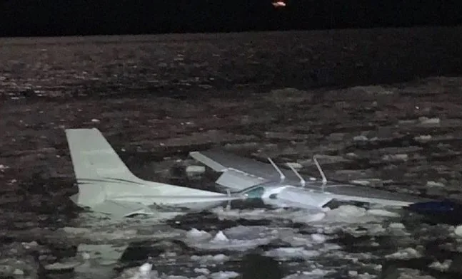 ΗΠΑ: Αεροσκάφος έκανε αναγκαστική προσγείωση στο ποταμό Χάντσον ΒΙΝΤΕΟ