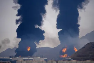 Κλιμάκωση στη Μέση Ανατολή: Νέα πυραυλική επίθεση του Ιράν σε εγκατάσταση LNG στο Κατάρ, νεκροί σε Ισραήλ