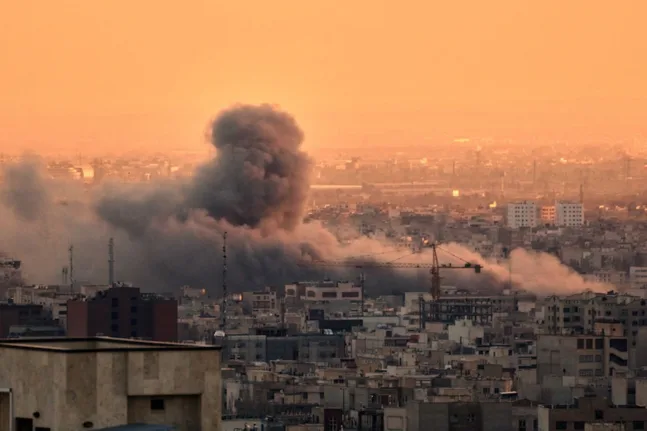 Νέες απειλές από το Ιράν: Στο στόχαστρο τράπεζες, οικονομικά κέντρα και τεχνολογικές υποδομές