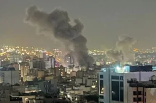 Κλιμακώνεται η ένταση μετά τον θάνατο Χαμενεΐ – Απειλές, πλήγματα και μεταβατική τριανδρία στο Ιράν