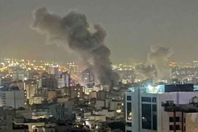 Κλιμακώνεται η ένταση μετά τον θάνατο Χαμενεΐ – Απειλές, πλήγματα και μεταβατική τριανδρία στο Ιράν