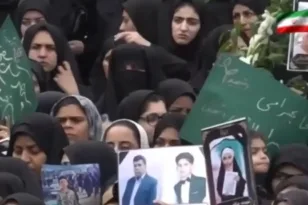 Ιράν: Θρήνος και οργή στις κηδείες των 168 μαθητριών, συνθήματα κατά Τραμπ ΒΙΝΤΕΟ