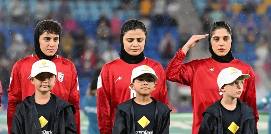 Κινηματογραφική απόδραση: Από τις σκάλες το έσκασαν από τους φρουρούς οι παίκτριες της εθνικής ποδοσφαίρου του Ιράν, ΒΙΝΤΕΟ