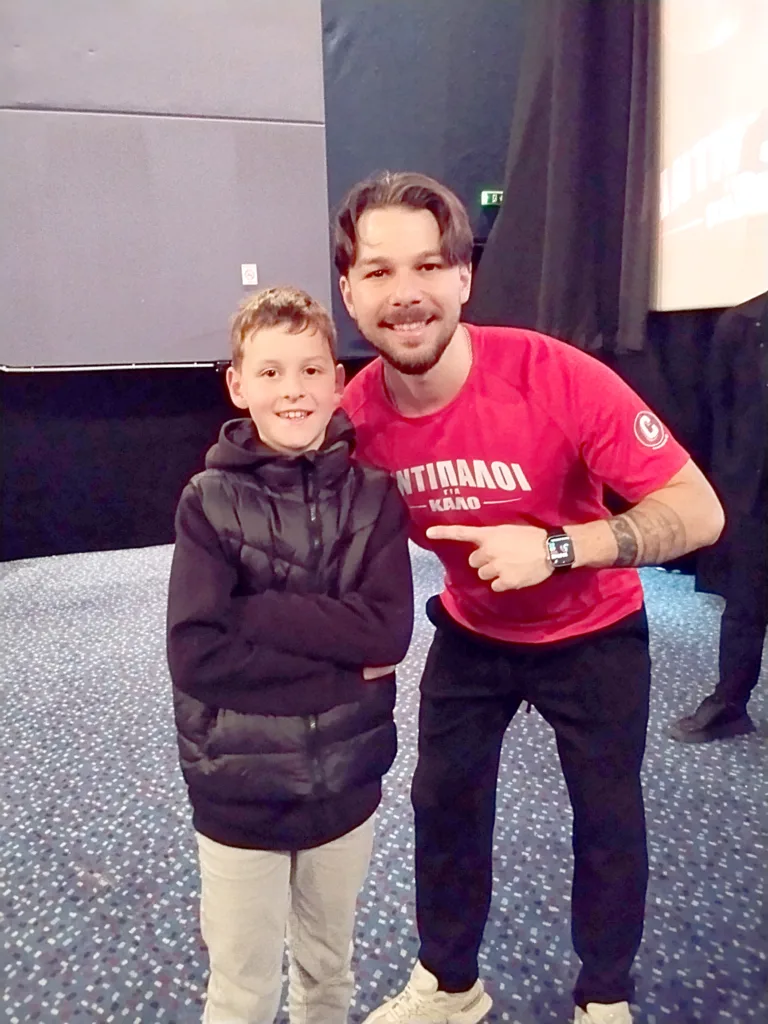 «Αντίπαλοι για καλό»: YouTubers δέχθηκαν κύματα αγάπης από παιδιά ΦΩΤΟ