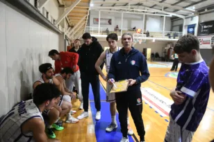 Σκέντζος για Αίολο Αγυιάς: «Η ομάδα χτίζει χαρακτήρα»