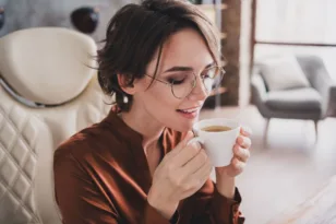 Καφές: Τι δείχνουν τα στοιχεία για την κατανάλωση 2-3 φλιτζανιών την ημέρα