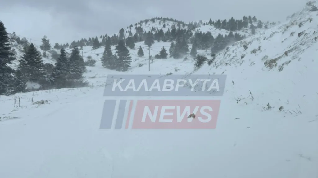 Καλάβρυτα: Επιχείρηση απεγκλωβισμού οδηγών λόγω έντονης χιονόπτωσης