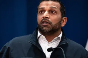 Reuters: Χάκερ με σύνδεση με το Ιράν λένε ότι παραβίασαν το email του διευθυντή του FBI