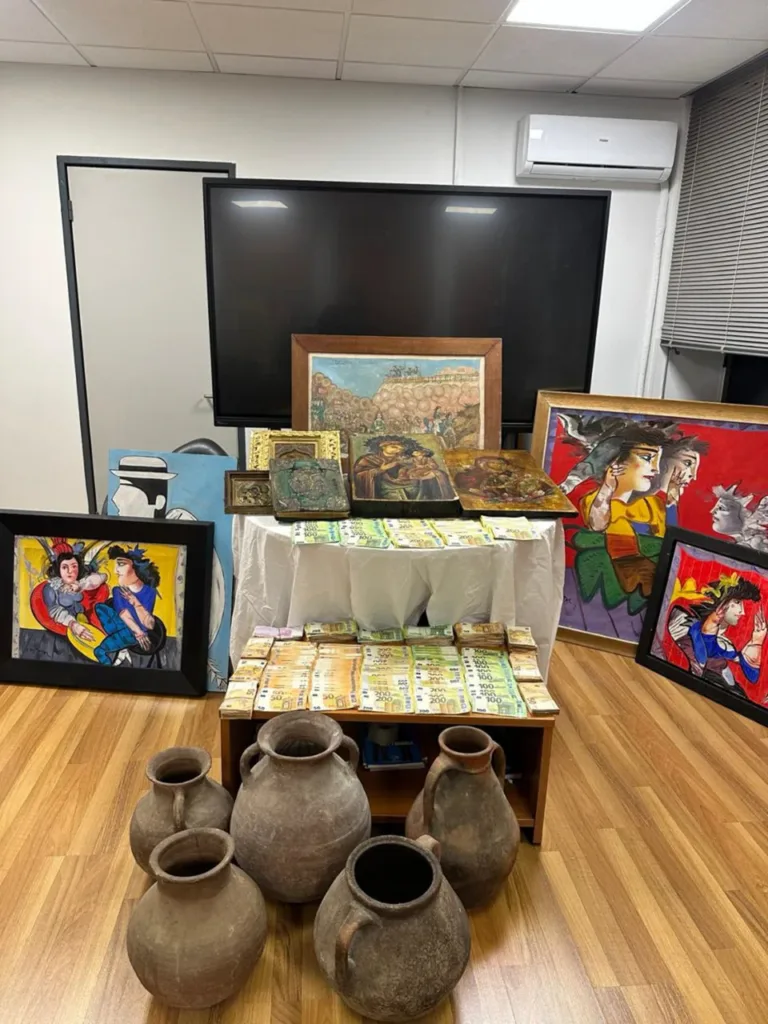 Νέα δεδομένα στην υπόθεση Τσαγκαράκη: Γνήσιοι μόνο οι 7 από τους 300 πίνακες, δεύτερη σύλληψη και 200.000 ευρώ