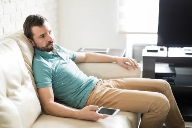 Καθιστική ζωή: Το «όριο» των 10,6 ωρών που αυξάνει τον κίνδυνο για την καρδιά, ακόμη κι αν γυμνάζεστε