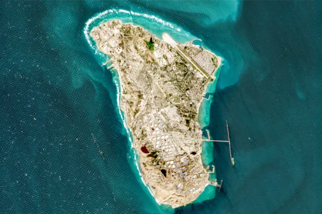 Σχέδια Τραμπ για το νησί Χαργκ: Σενάρια κατάληψης ή αποκλεισμού με στόχο τα Στενά του Ορμούζ