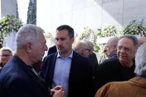 Το «αντίο» στον Γιώργο Βότση: Φάμελος, Χαρίτσης, Λαλιώτης, Δαμανάκη, Βούλτεψη, ΦΩΤΟ