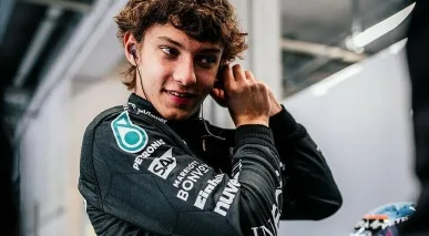 Ο Κίμι Αντονέλι γράφει Ιστορία