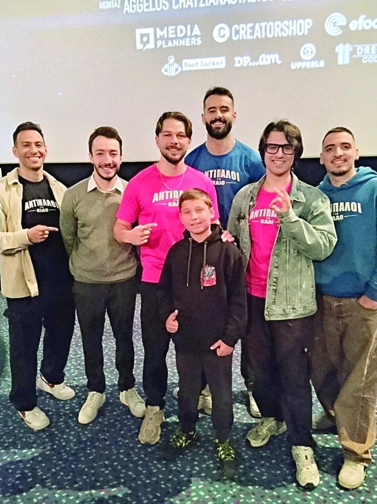 «Αντίπαλοι για καλό»: YouTubers δέχθηκαν κύματα αγάπης από παιδιά ΦΩΤΟ