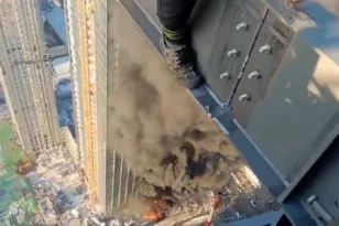 Τελ Αβίβ: Εργάτες σε σκαλωσιά βλέπουν πύραυλο να πλήττει διπλανό κτίριο – Βίντεο από τη στιγμή της έκρηξης