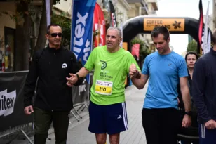 Ο Κυριάκος Γκόβας συγκλόνισε το Πανελλήνιο στον Patras Half Marathon – «Κανείς δεν πρέπει να παραιτείται»