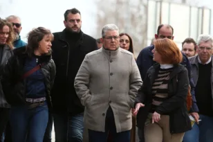 Στη Λάρισα ο Κουτσούμπας: «Απροκάλυπτη συγκάλυψη των κυβερνητικών ευθυνών στη δίκη των Τεμπών»