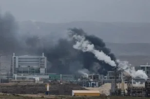 Το Ιράν χτύπησε μονάδα αφαλάτωσης στο Κουβέιτ, νεκρός Ινδός εργάτης και δέκα τραυματίες στρατιωτικοί