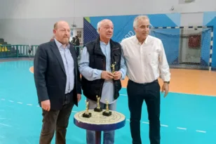 Ερμής: Συγκίνηση στην βράβευση του Νίκου Λεοντίου