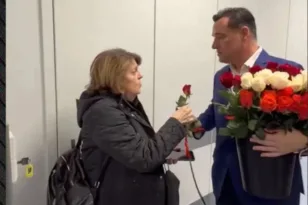 Ο Γεωργιάδης επισκέφτηκε τον «Ερυθρό Σταυρό» και μοίρασε τριαντάφυλλα στις γυναίκες