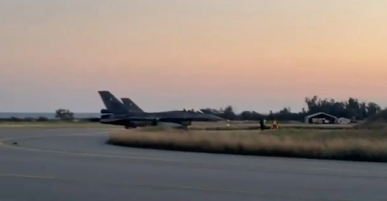 Κύπρος: Προσγειώθηκαν τα τέσσερα ελληνικά F-16 που έστειλε η Αθήνα, ΒΙΝΤΕΟ Κύπρος: Προσγειώθηκαν τα τέσσερα ελληνικά F-16 που έστειλε η Αθήνα, ΒΙΝΤΕΟ