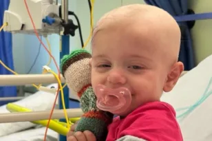 Μόλις 13 μηνών και δίνει μάχη με επιθετικό καρκίνο – Έκκληση στήριξης για τη μικρή Μαρία-Χριστίνα