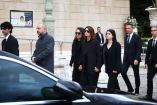 Μαρινέλλα: Το «στερνό αντίο» στη μεγάλη κυρία του ελληνικού τραγουδιού, σε κλίμα οδύνης η ταφή στην Κηφισιά