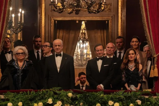 Το Μεγαλείο: Τρεις υπογραφές πριν τη σιωπή