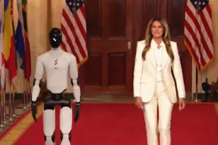ΗΠΑ: Ανθρωποειδές ρομπότ υποδέχθηκε τη Μελάνια Τραμπ και ξένες αντιπροσωπείες σε συνέδριο για την AI