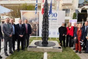 Μεσολόγγι: «Το δέντρο που κλαίει» – Διεθνές μήνυμα για την ελευθερία του Τύπου στα 200 χρόνια από την Έξοδο