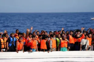 Τραγωδία ανοιχτά της Λαμπεντούζα: Βυθίστηκε πλεούμενο με μετανάστες, αγνοείται δίχρονο παιδί