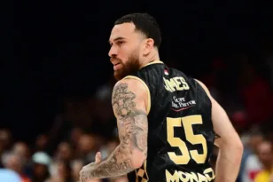 «Είναι ντροπιαστικό για όλους μας, άφησα τα συναισθήματα να με κυριεύσουν», η συγγνώμη του Τζέιμς για το «χοντρό» επεισόδιο με τον Οκόμπο