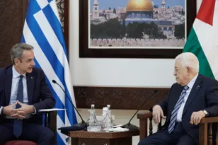 Τηλεφωνική επικοινωνία Μητσοτάκη – Αμπάς για την κρίση στη Μέση Ανατολή