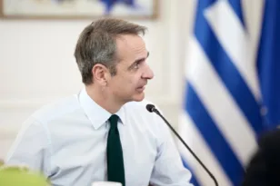 Τηλεδιάσκεψη Μητσοτάκη με Πρεσβείες σε Κύπρο και Μέση Ανατολή – Στο επίκεντρο η ασφάλεια των Ελλήνων και τα σχέδια επαναπατρισμού