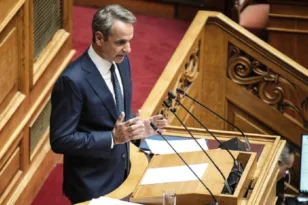 Μητσοτάκης στη Βουλή: «Η Ελλάδα είναι παρούσα όπου την καλεί το εθνικό καθήκον» – Αμυντική η αποστολή στην Κύπρο