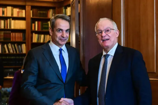 Κυβερνητική παρέμβαση για ανατιμήσεις: Τρίμηνο πλαφόν σε καύσιμα και βασικά προϊόντα