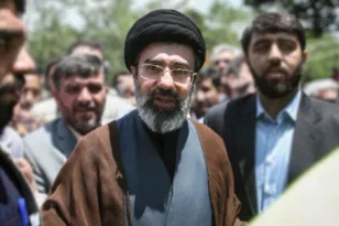 Ιράν: Επέζησε της επίθεσης ο Μοτζτάμπα Χαμενεΐ – Από τα φαβορί για τη διαδοχή της ηγεσίας