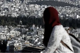 Στο «τραπέζι» περιορισμοί για τη μπούρκα στην Ελλάδα – Τι εξετάζει το Υπουργείο Μετανάστευσης