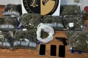 Είχε στο σπίτι του 9 κιλά κάνναβη και πιστόλι ρέπλικα, ΒΙΝΤΕΟ