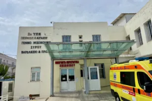 Τρόμος στη Σύρο: Άνδρας με μαχαίρι εισέβαλε στο νοσοκομείο, η αντίδραση νοσηλεύτριας